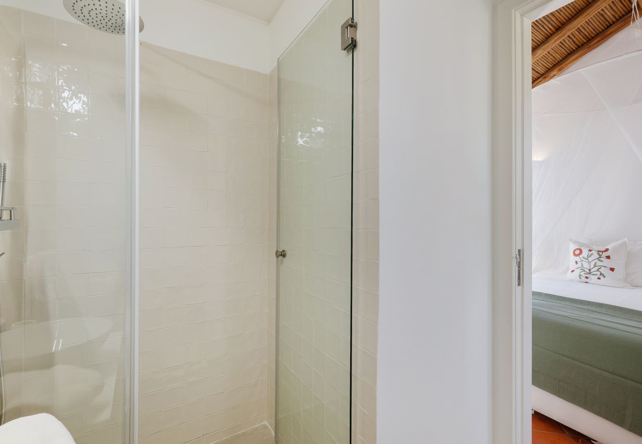 Villa em Galé - Vila NOVA Renovada 2026 | Piscina Privada | Praia a 5 Minutos a Pé