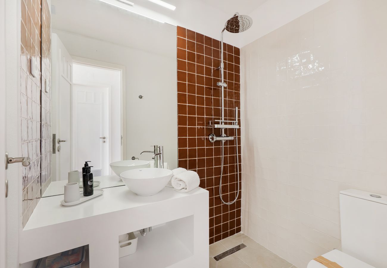 Villa em Galé - Vila NOVA Renovada 2026 | Piscina Privada | Praia a 5 Minutos a Pé