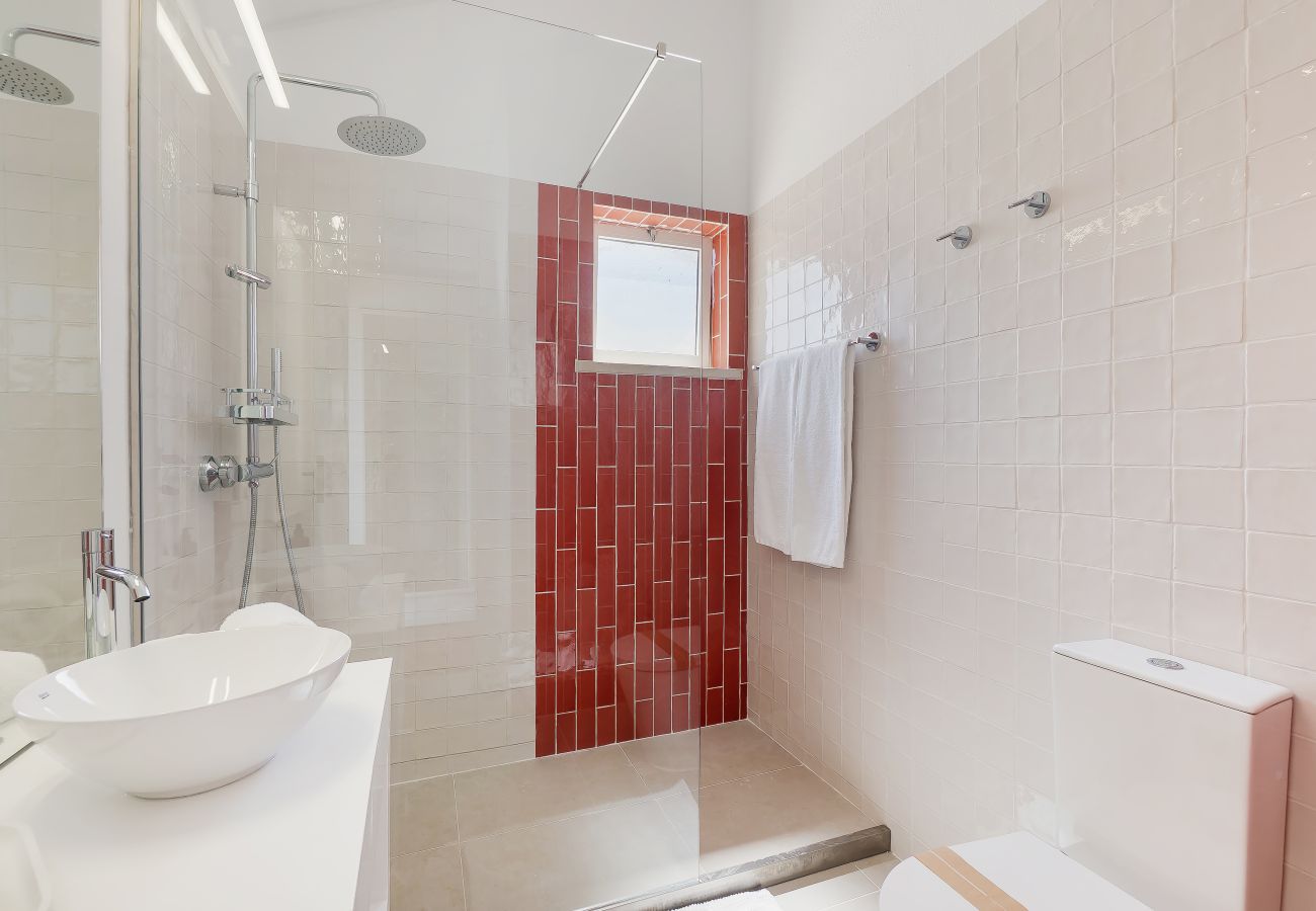Villa em Galé - Vila NOVA Renovada 2026 | Piscina Privada | Praia a 5 Minutos a Pé