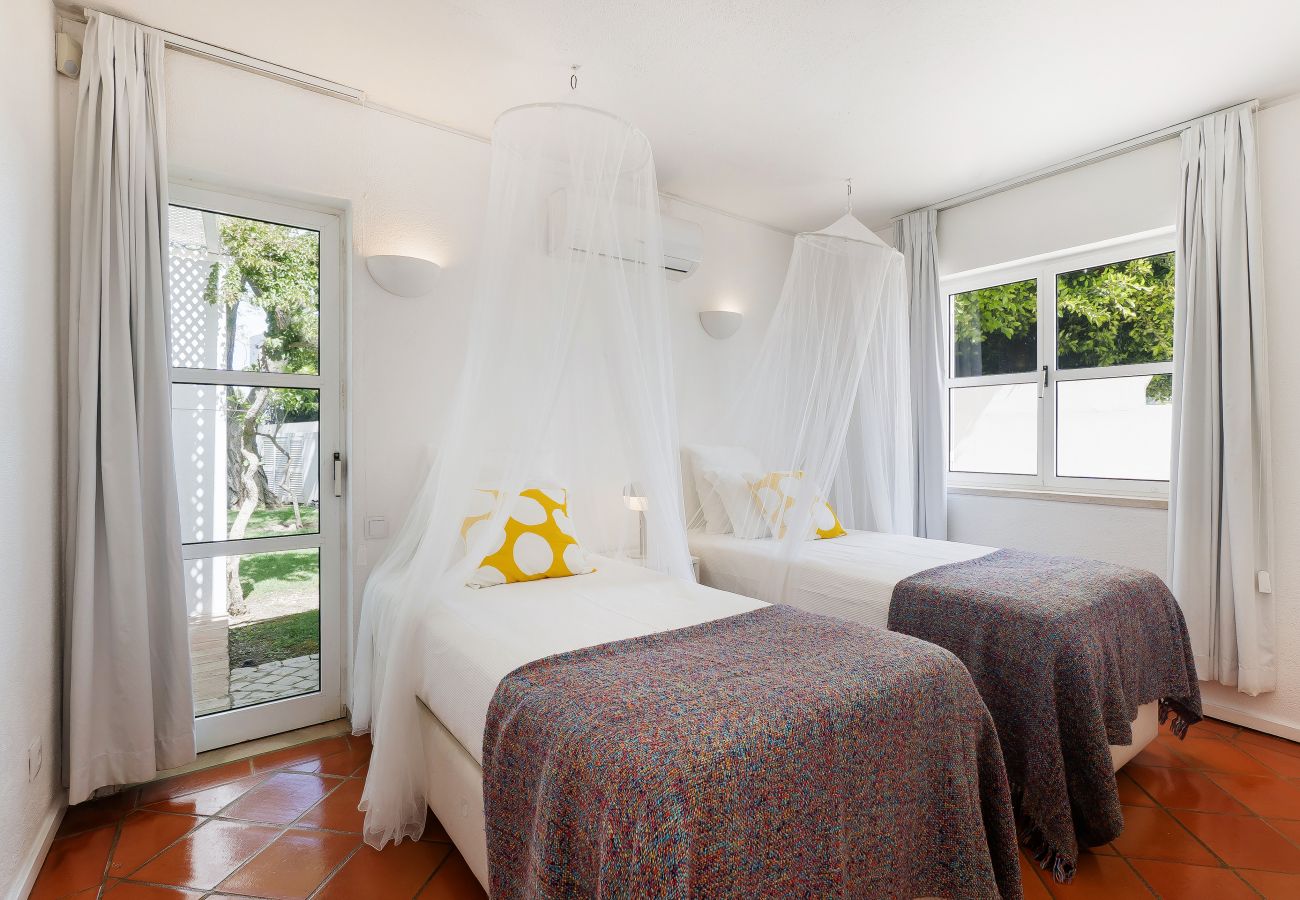 Villa em Galé - Vila NOVA Renovada 2026 | Piscina Privada | Praia a 5 Minutos a Pé