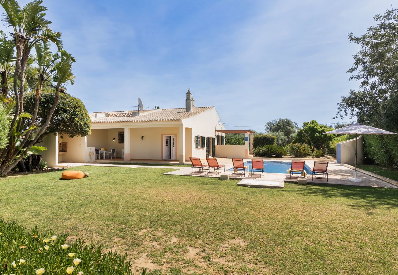 Villa em Albufeira - NEW! Vila Grade | Private Villa with Pool | Family-Friendly Retreat near Albufeira