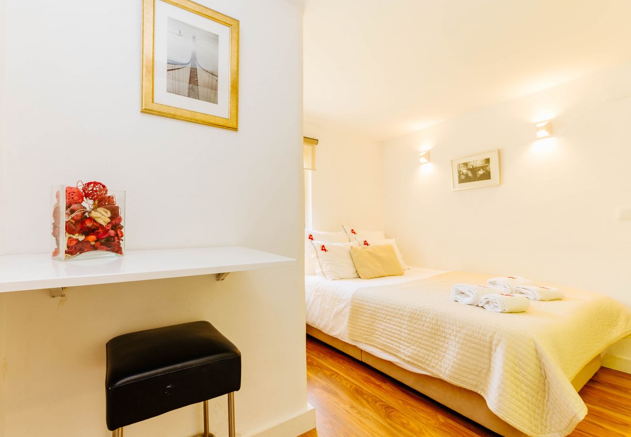Apartamento em Lisboa - RENT4REST BAIRRO ALTO CHARMING 1 BEDROOM APARTMENT