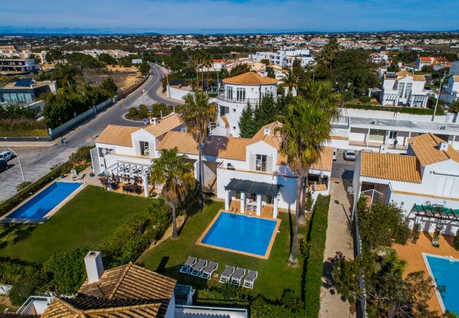 Villa em Galé - Villa Luz do Atlantico, 100m da praia e piscina privada Villa em Galé - Villa Luz do Atlantico, 100m da praia e piscina privada