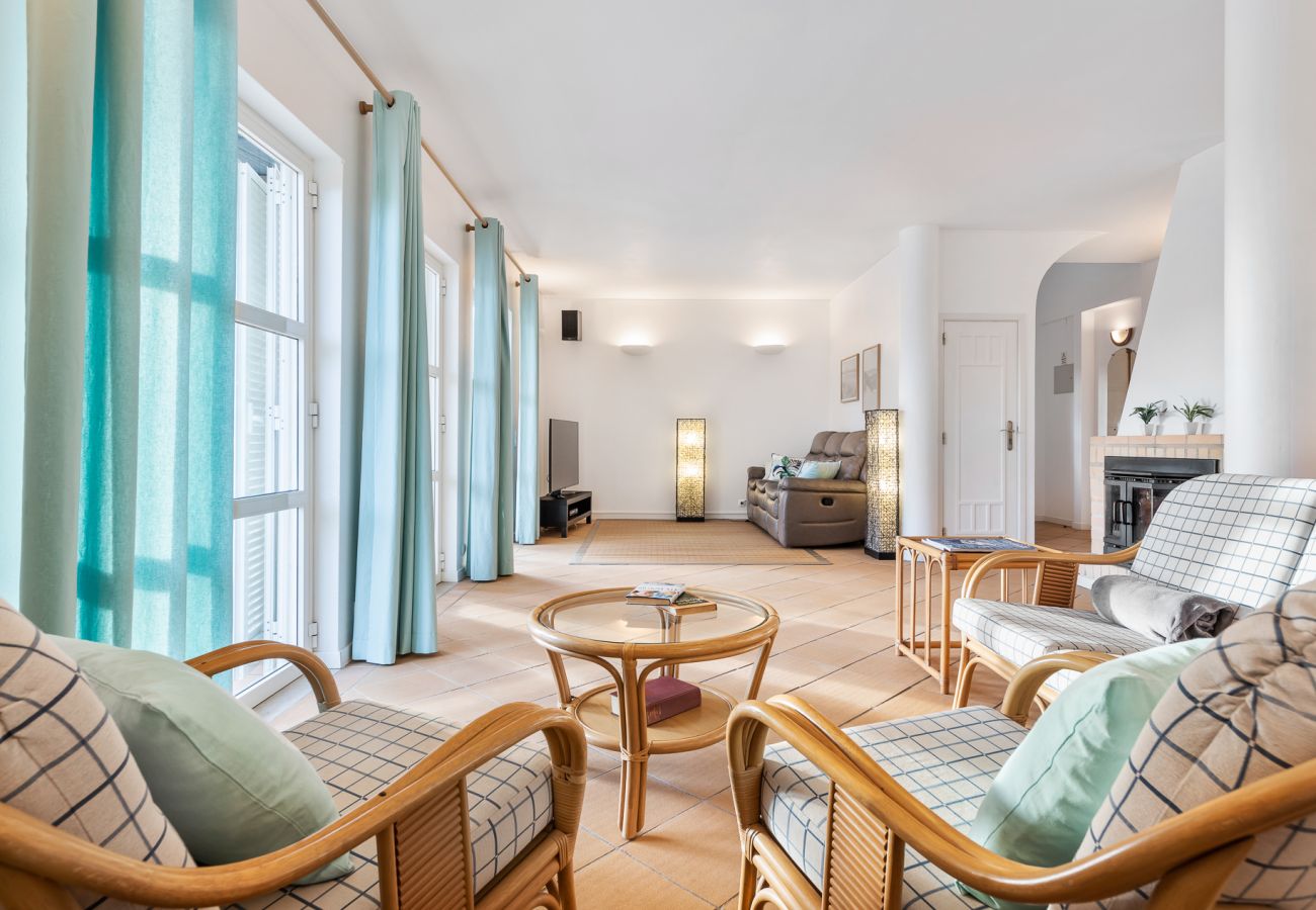 Villa em Galé - Villa Luz do Atlantico, 100m da praia e piscina privada