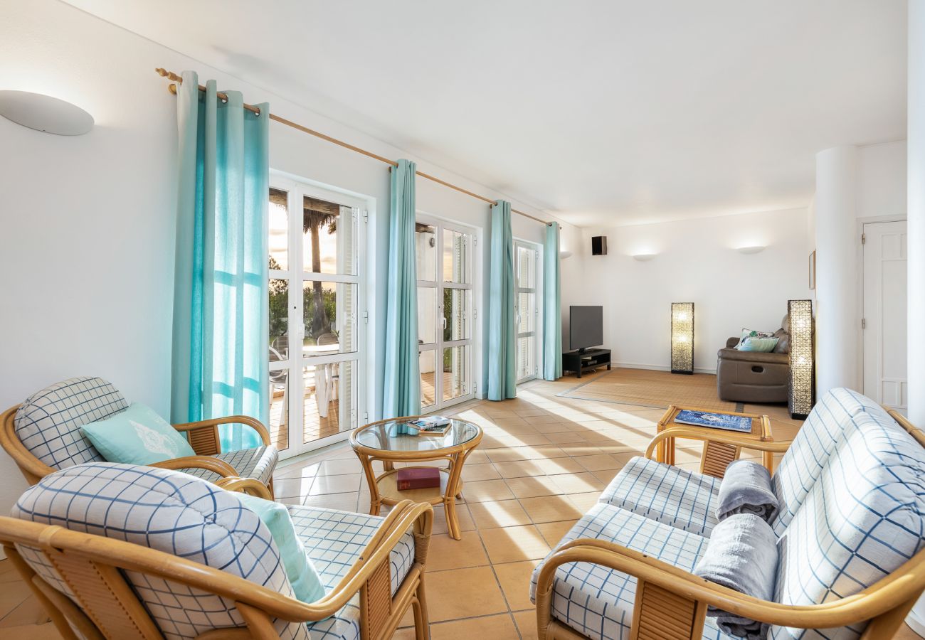Villa em Galé - Villa Luz do Atlantico, 100m da praia e piscina privada