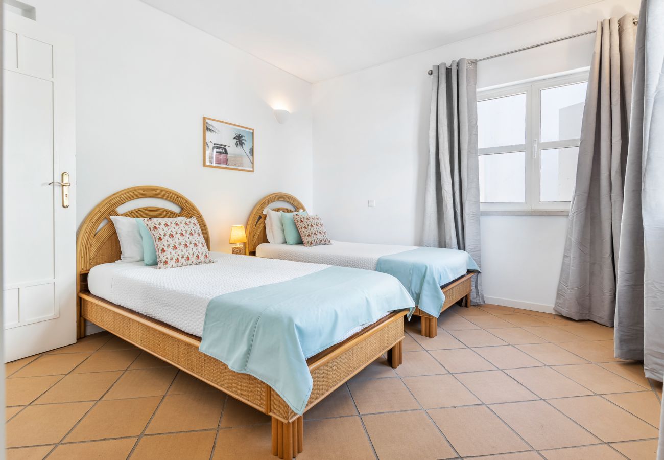 Villa em Galé - Villa Luz do Atlantico, 100m da praia e piscina privada