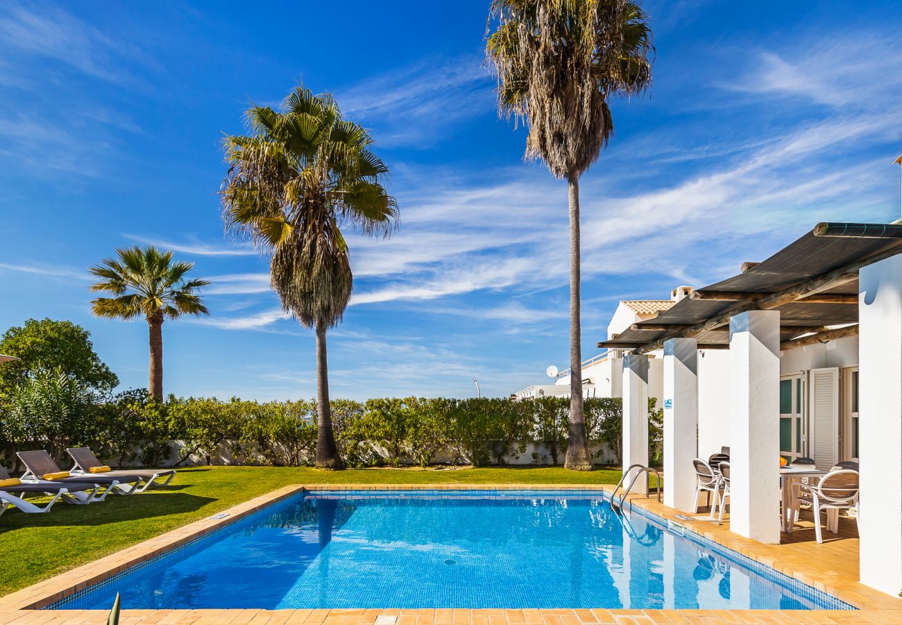 Villa em Galé - Villa Luz do Atlantico, 100m da praia e piscina aquecida