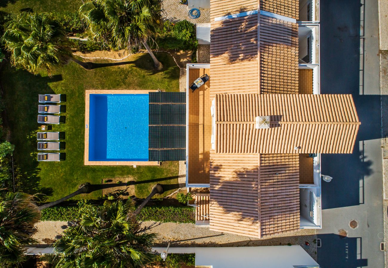 Villa em Galé - Villa Luz do Atlantico, 100m da praia e piscina aquecida