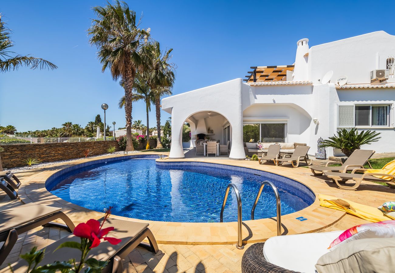 Villa em Albufeira - Villa Eva OCV - Privada com Piscina Aquecida e Sala de Jogos