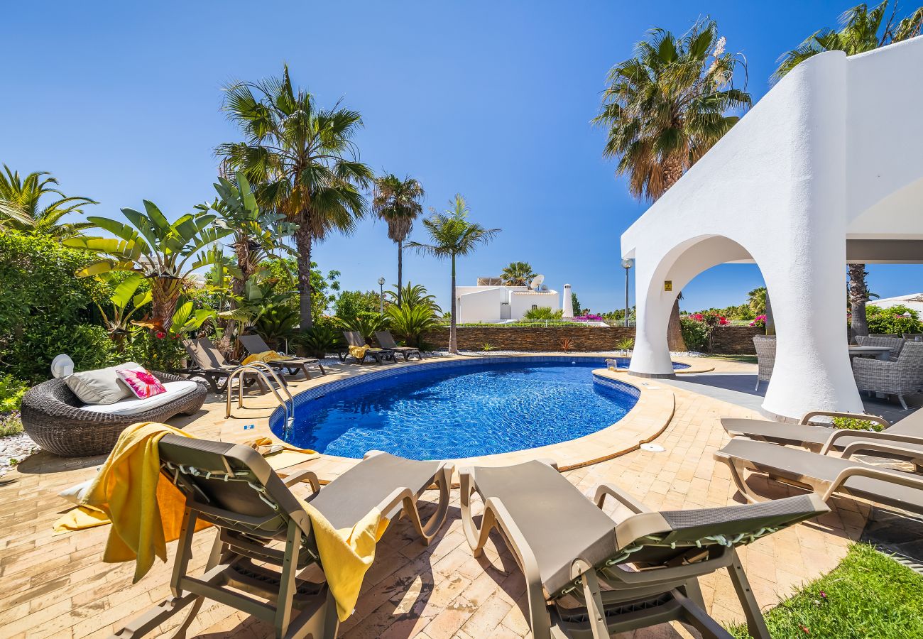 Villa em Albufeira - Villa Eva OCV - Privada com Piscina Aquecida e Sala de Jogos