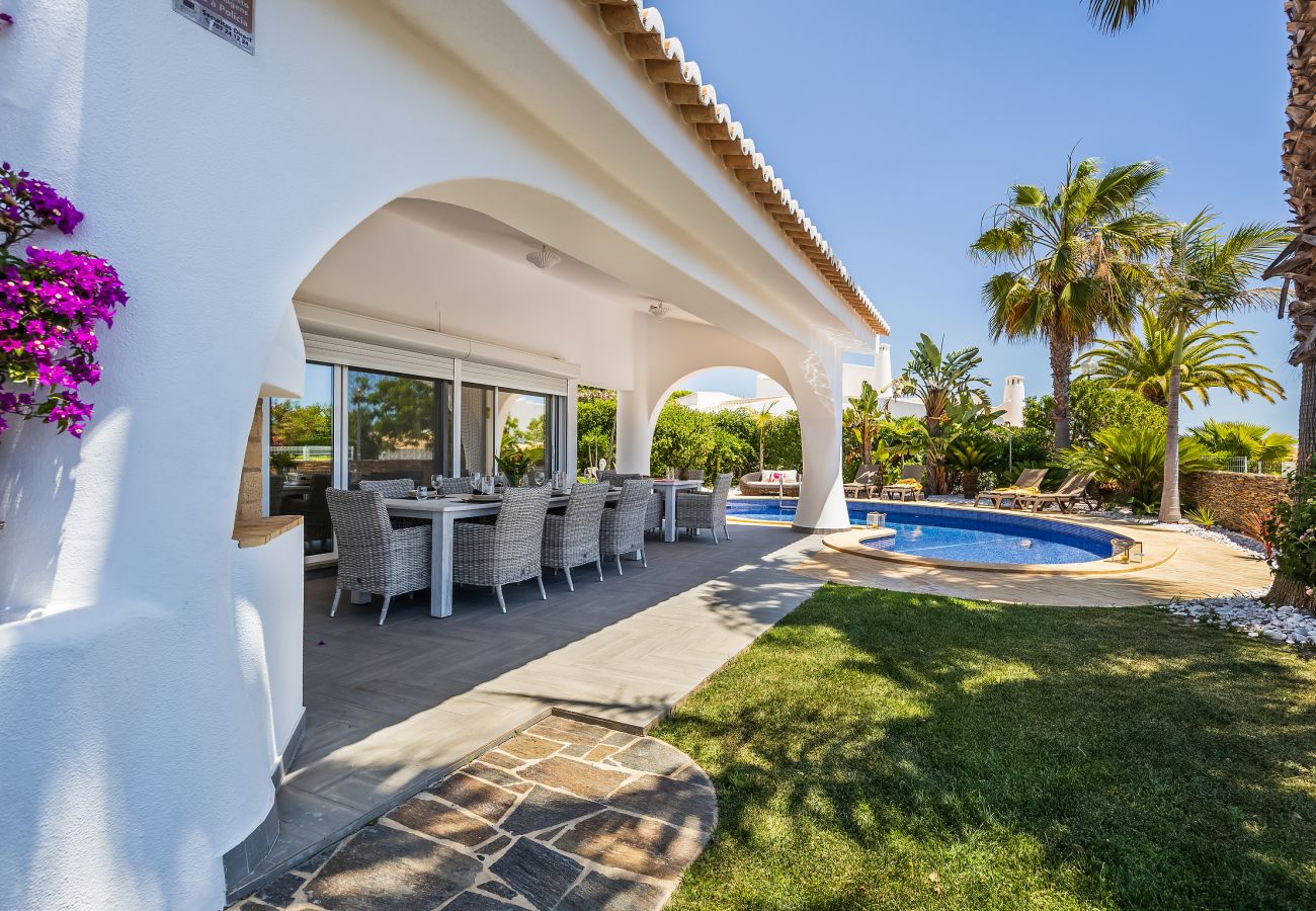 Villa em Albufeira - Villa Eva OCV - Privada com Piscina Aquecida e Sala de Jogos