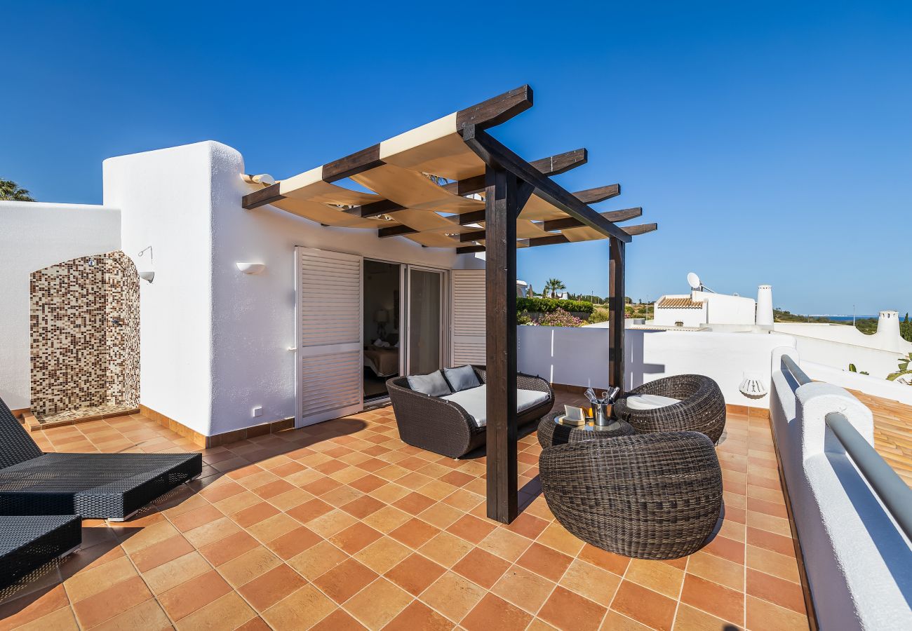 Villa em Albufeira - Villa Eva OCV - Privada com Piscina Aquecida e Sala de Jogos