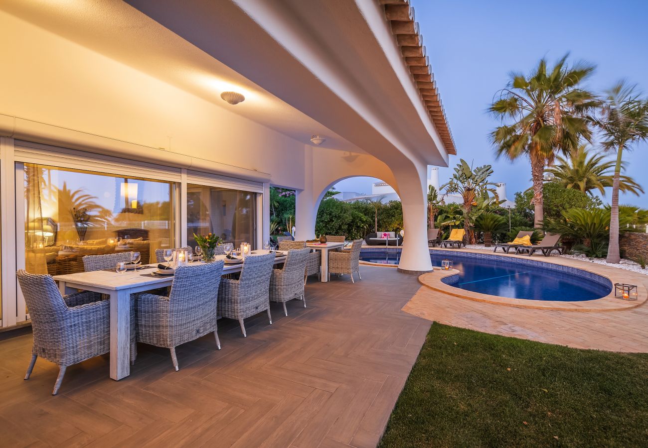 Villa em Albufeira - Villa Eva OCV - Privada com Piscina Aquecida e Sala de Jogos