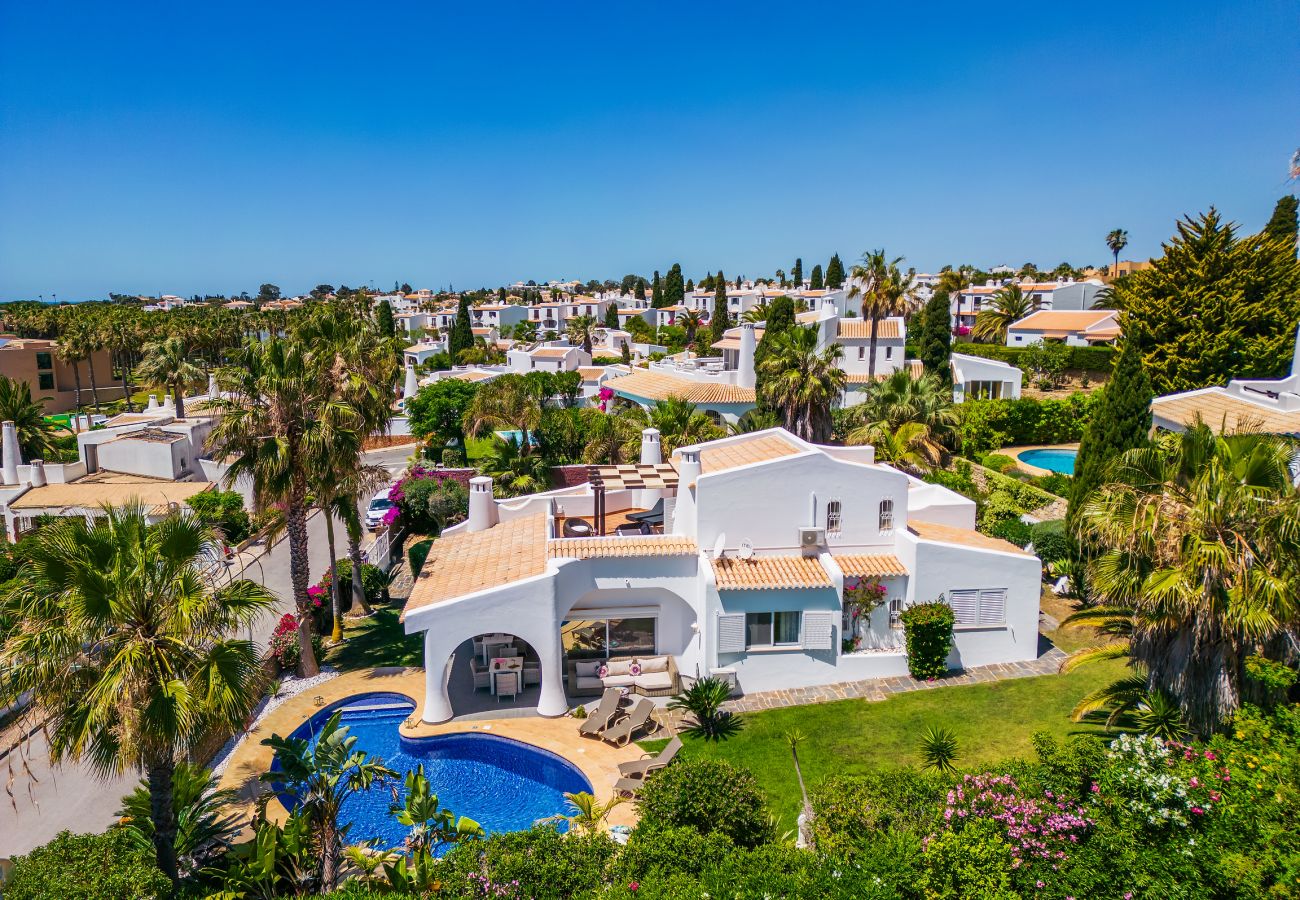 Villa em Albufeira - Villa Eva OCV - Privada com Piscina Aquecida e Sala de Jogos