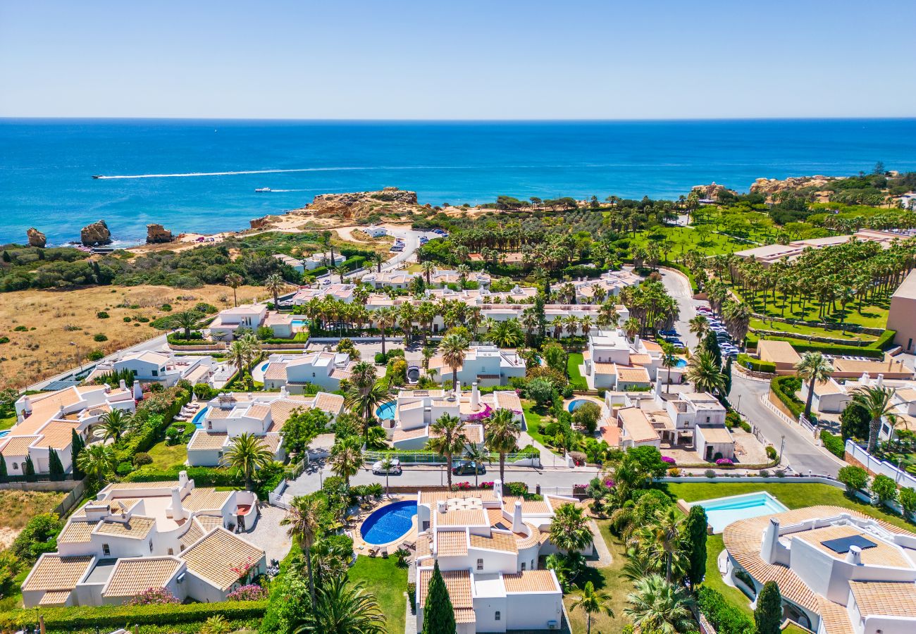 Villa em Albufeira - Villa Eva OCV - Privada com Piscina Aquecida e Sala de Jogos