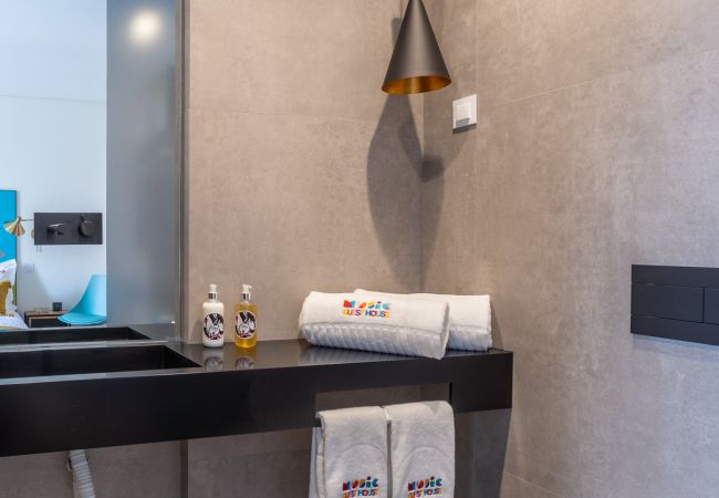 Quarto em Lisboa - BAIRRO ALTO MUSIC GUEST HOUSE BEETHOVEN Quarto em Lisboa - BAIRRO ALTO MUSIC GUEST HOUSE BEETHOVEN