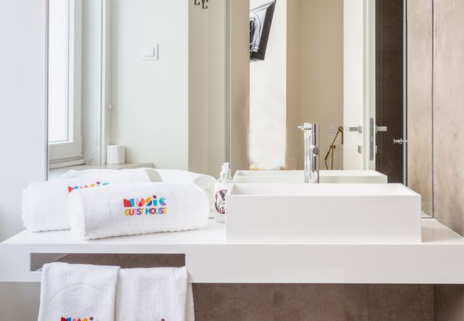 Quarto em Lisboa - BAIRRO ALTO MUSIC GUEST HOUSE VIVALDI Quarto em Lisboa - BAIRRO ALTO MUSIC GUEST HOUSE VIVALDI