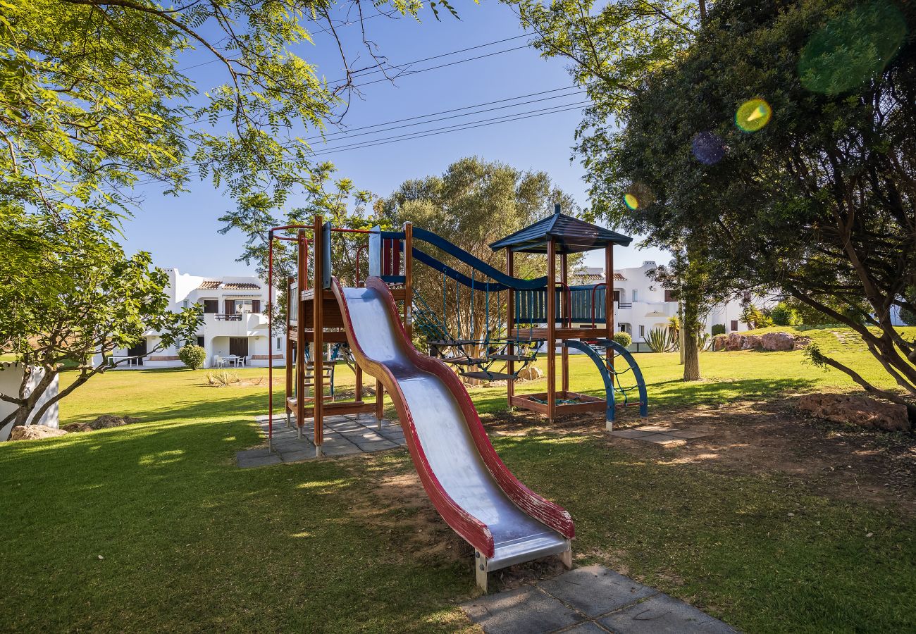 Apartamento em Albufeira - Terra Vermelha Clube Ocv - 4 Piscinas & 2 restaurantes 
