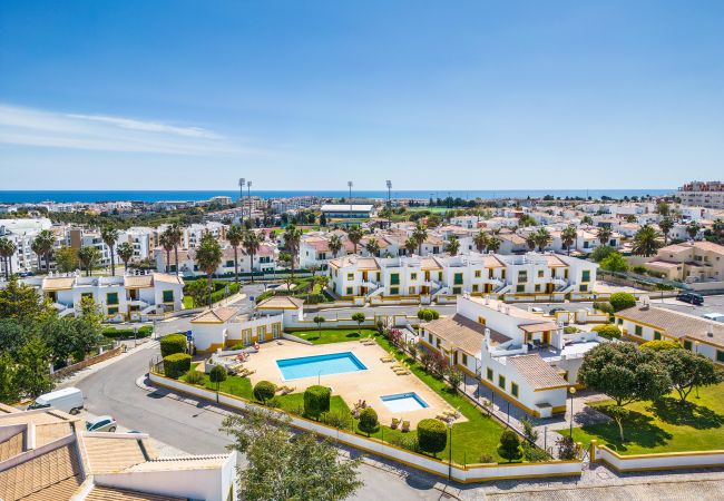 Estúdio em Albufeira - Nuances do Oceano OCV - Piscina e estacionamento