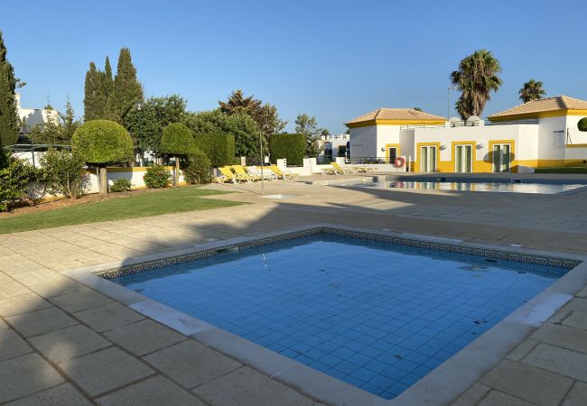 Estúdio em Albufeira - Nuances do Oceano OCV - Piscina e estacionamento