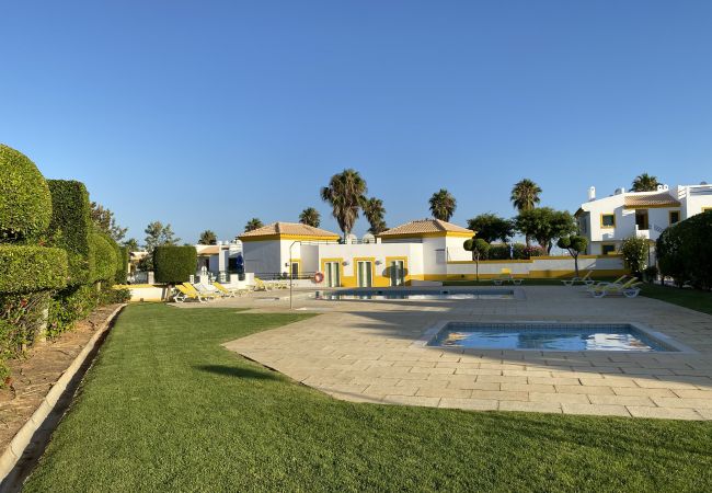 Estúdio em Albufeira - Nuances do Oceano OCV - Piscina e estacionamento