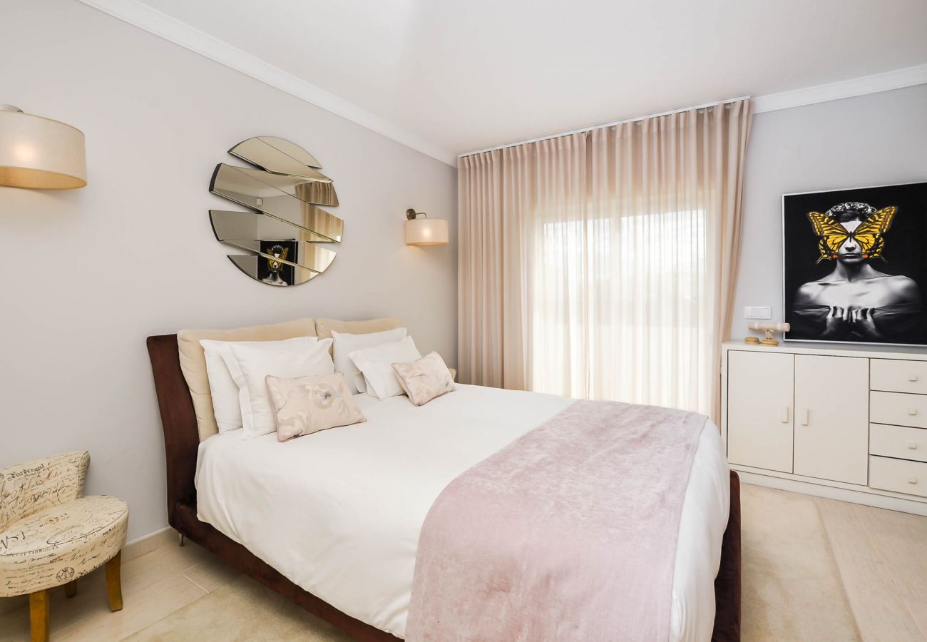 Villa em Albufeira - Walnut Townhouse OCV -perto do centro, piscina, terraço com sol 