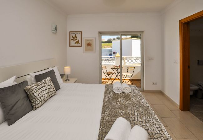 Villa em Albufeira - JoyaTownhouse OCV -perto do centro, piscina, terraço com sol  Villa em Albufeira - JoyaTownhouse OCV -perto do centro, piscina, terraço com sol