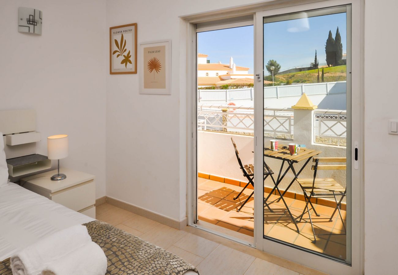 Villa em Albufeira - JoyaTownhouse OCV -perto do centro, piscina, terraço com sol 