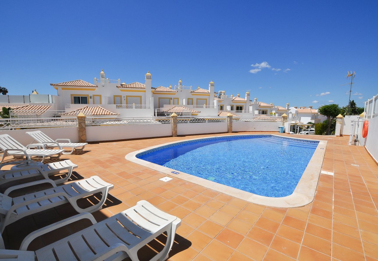 Villa em Albufeira - JoyaTownhouse OCV -perto do centro, piscina, terraço com sol 