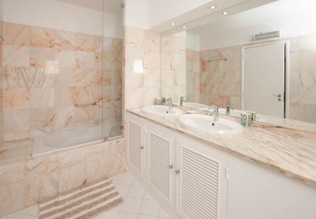 Apartamento em Albufeira - Windmill OCV - Piscina e perto do Centro Apartamento em Albufeira - Windmill OCV - Piscina e perto do Centro