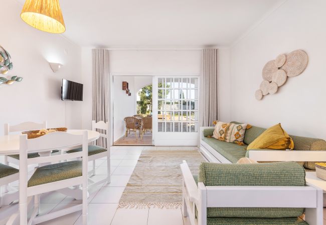 Apartamento em Albufeira - Apt Buganvilia OCV - Piscina e Estacionamento Apartamento em Albufeira - Apt Buganvilia OCV - Piscina e Estacionamento