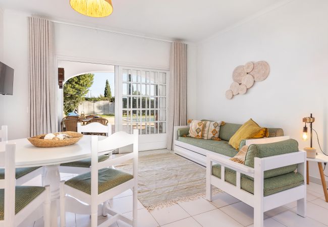 Apartamento em Albufeira - Apt Buganvilia OCV - Piscina e Estacionamento Apartamento em Albufeira - Apt Buganvilia OCV - Piscina e Estacionamento