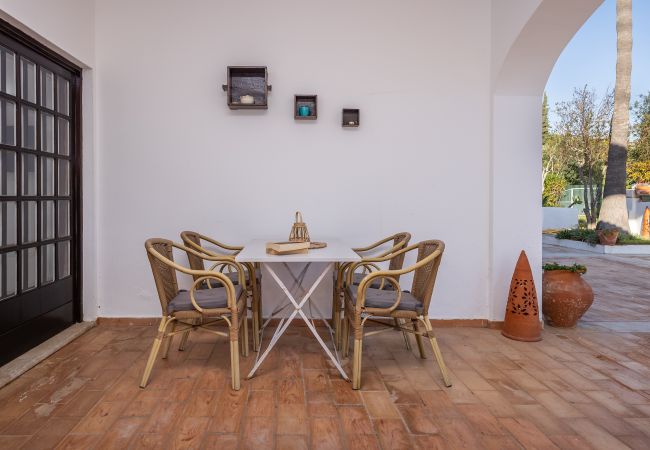 Apartamento em Albufeira - Apt Buganvilia OCV - Piscina e Estacionamento Apartamento em Albufeira - Apt Buganvilia OCV - Piscina e Estacionamento