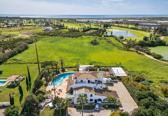 Apartamento em Albufeira - Apt Buganvilia OCV - Piscina e Estacionamento Apartamento em Albufeira - Apt Buganvilia OCV - Piscina e Estacionamento