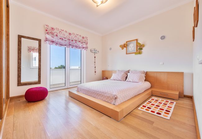 Villa em Albufeira - Villa Sunflower OCV - Jacuzzi Piscina privada e garagem Villa em Albufeira - Villa Sunflower OCV - Jacuzzi Piscina privada e garagem