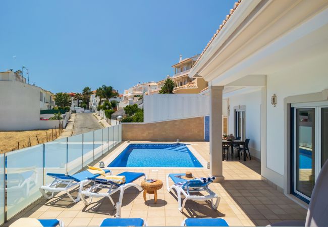 Villa em Albufeira - Villa Sunflower OCV - Jacuzzi Piscina privada e garagem Villa em Albufeira - Villa Sunflower OCV - Jacuzzi Piscina privada e garagem