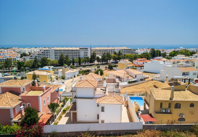 Villa em Albufeira - Villa Sunflower OCV - Jacuzzi Piscina privada e garagem Villa em Albufeira - Villa Sunflower OCV - Jacuzzi Piscina privada e garagem
