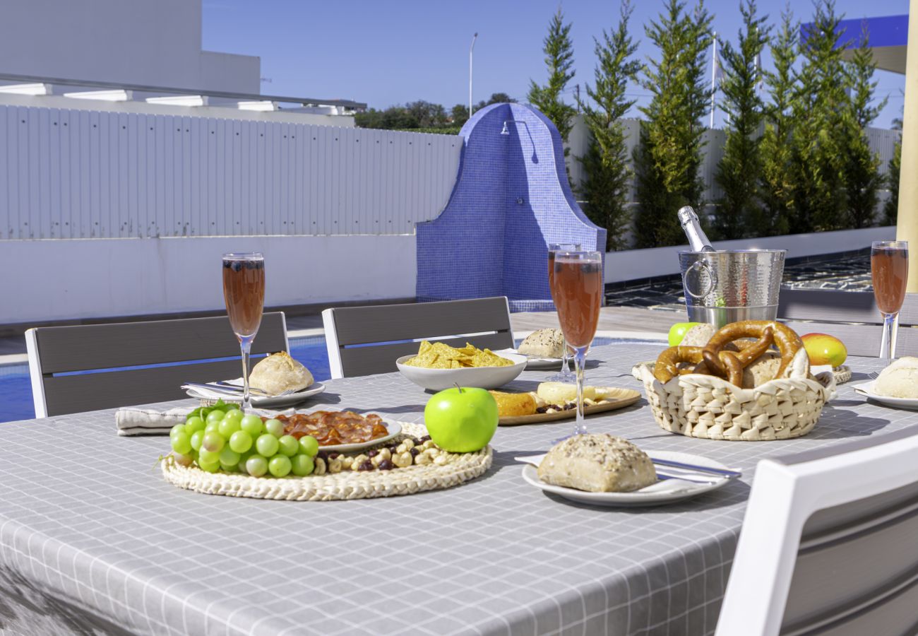 Villa em Albufeira - Villa Menina - Piscina Privada & Barbecue