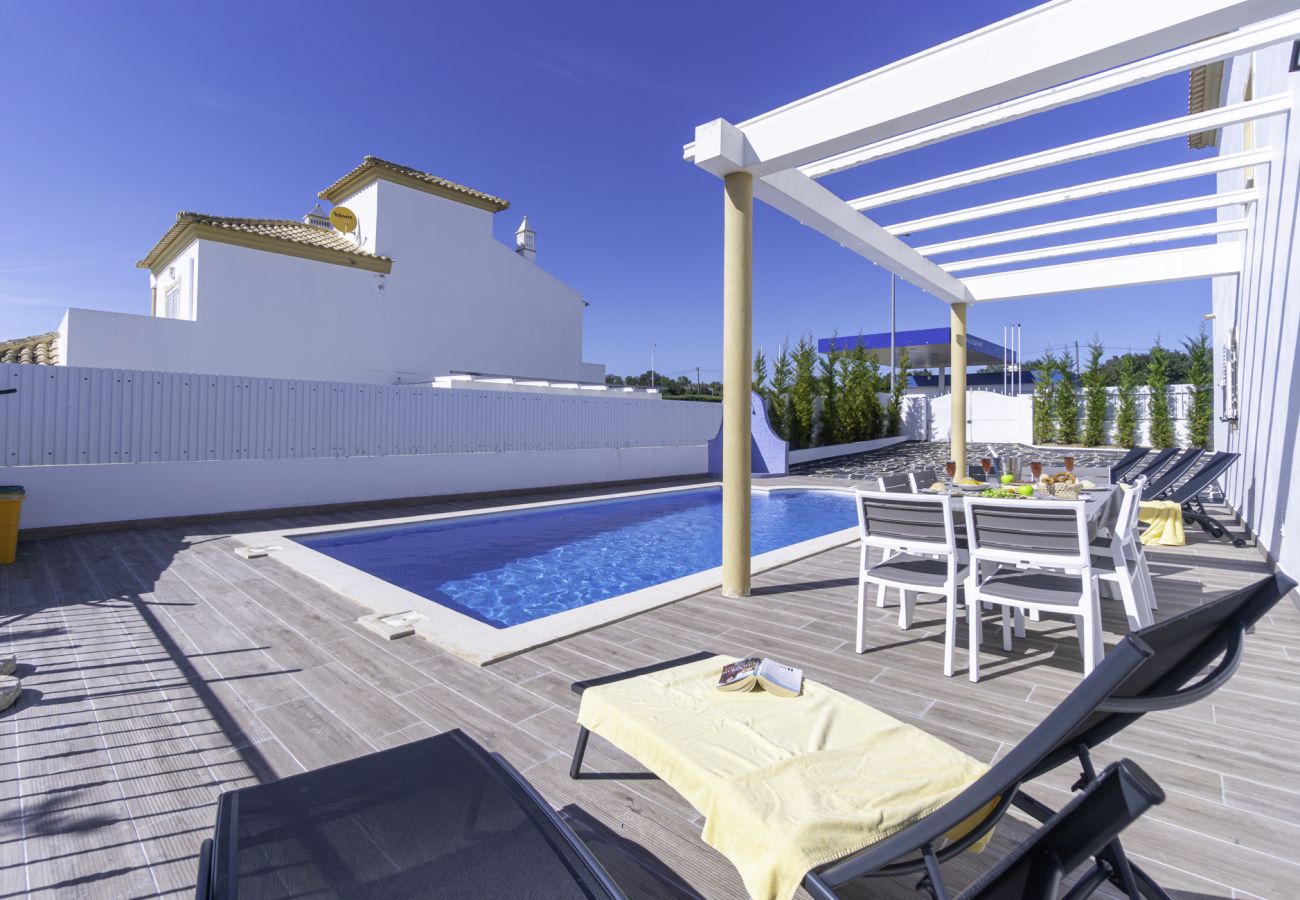 Villa em Albufeira - Villa Menina - Piscina Privada & Barbecue