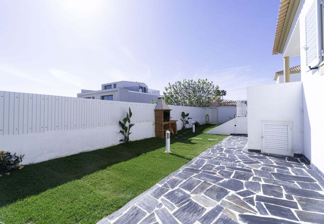 Villa em Albufeira - Villa Menina - Piscina Privada & Barbecue