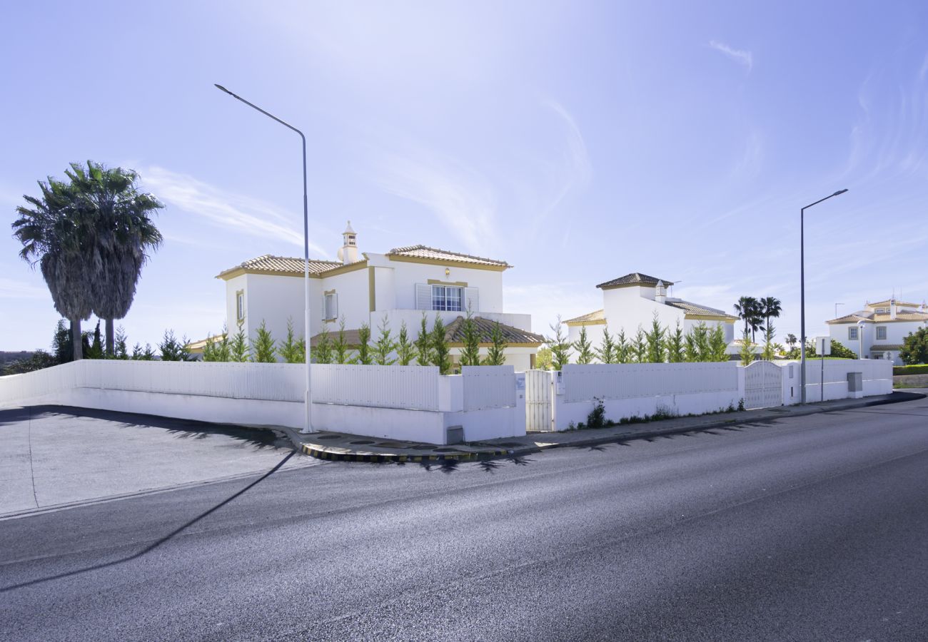 Villa em Albufeira - Villa Menina - Piscina Privada & Barbecue