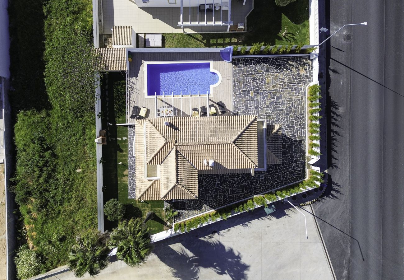 Villa em Albufeira - Villa Menina - Piscina Privada & Barbecue