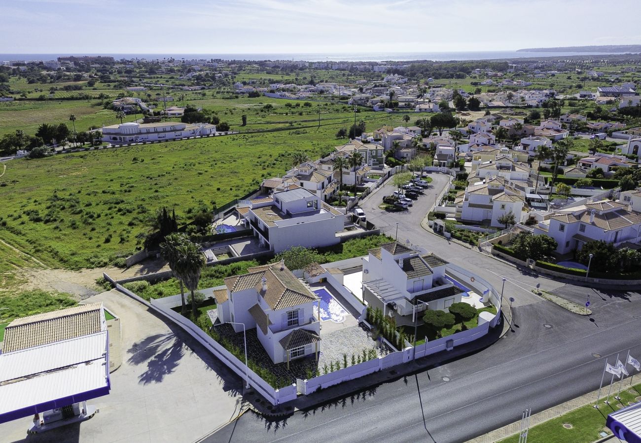 Villa em Albufeira - Villa Menina - Piscina Privada & Barbecue