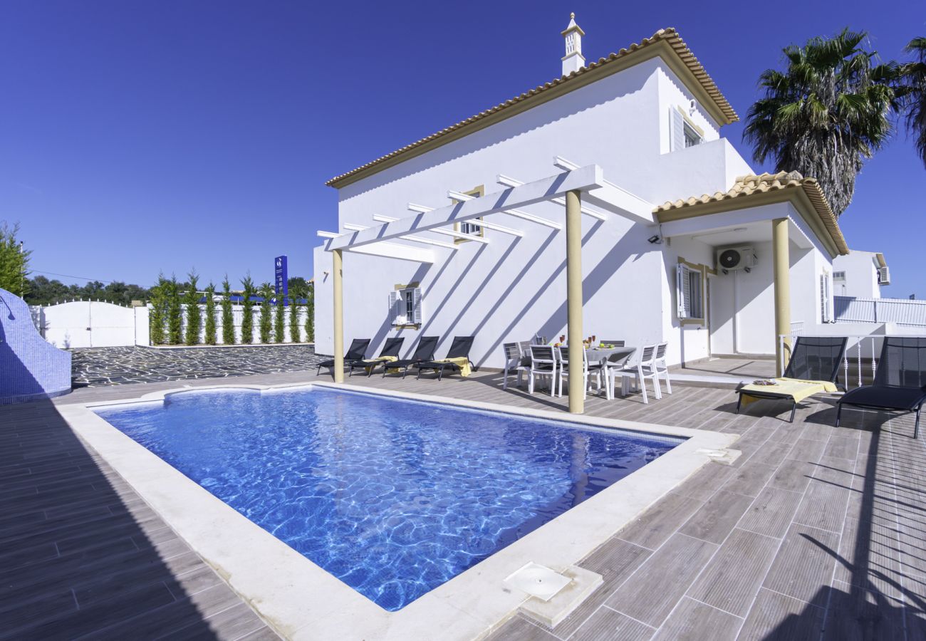 Villa em Albufeira - Villa Menina - Piscina Privada & Barbecue