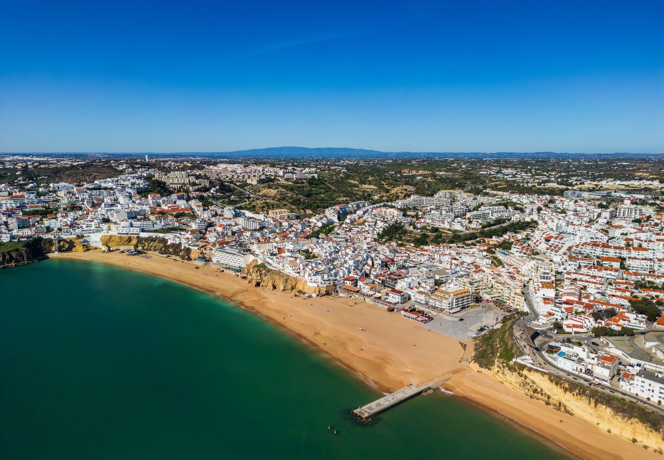Apartamento em Albufeira - Endless Blue Apt OCV - Frente Praia, piscina