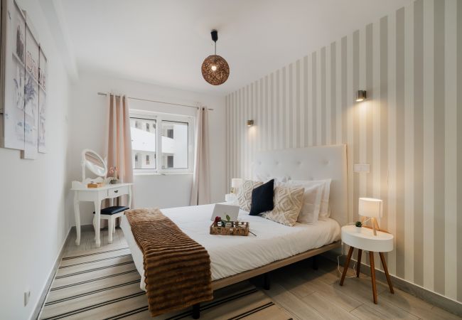 Apartamento em Albufeira - Boat 4 Apt OCV – Perto da Praia (100m) com Piscina