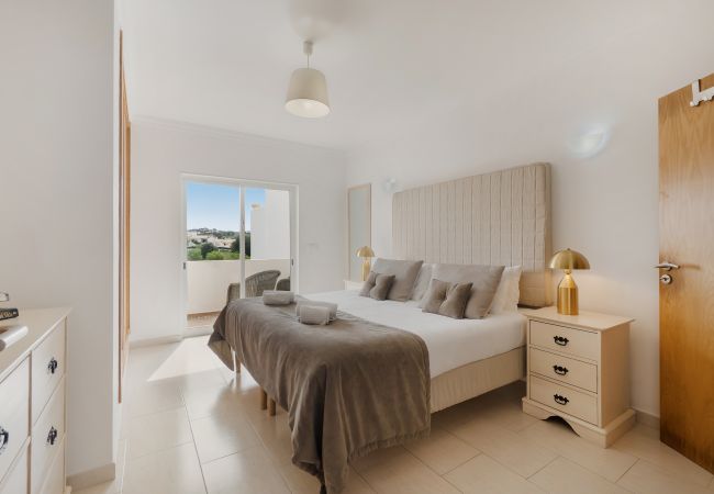 Villa em Albufeira - NOVO! Sunny Terrace House | BBQ, Piscina & Relax