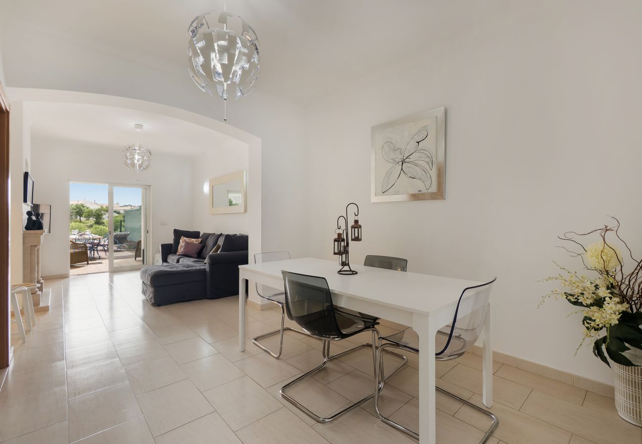 Villa em Albufeira - NOVO! Sunny Terrace House | BBQ, Piscina & Relax