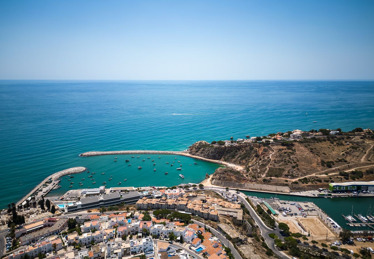 Villa em Albufeira - NOVO! Sunny Terrace House | BBQ, Piscina & Relax