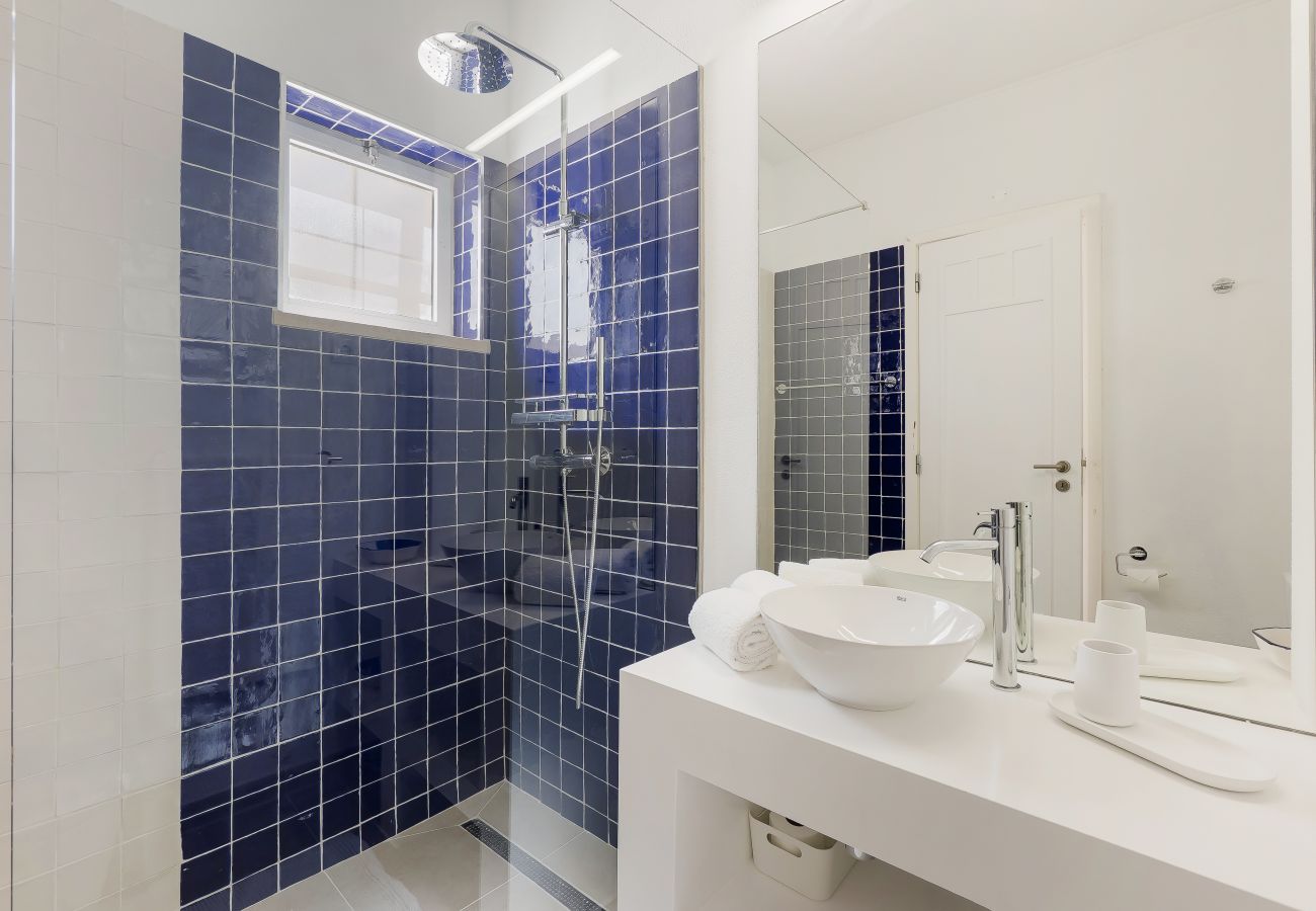 Villa in Galé - NEW for 2026 ✨ Renovated Galé Beach Villa | Pool | Walk to the beach